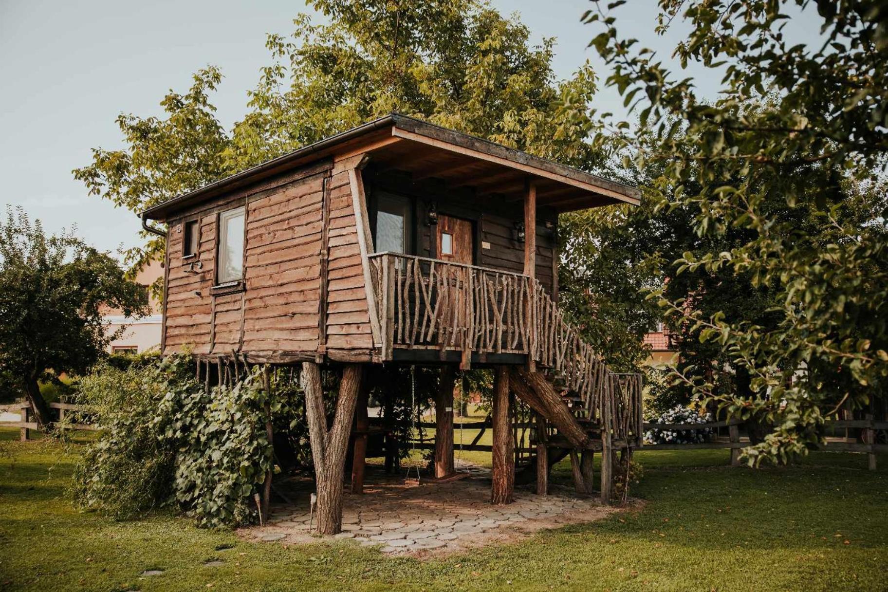 柳托梅尔 Treehouse Drevesna Hiska Strkovo Gnezdo Ranc Jures酒店 外观 照片